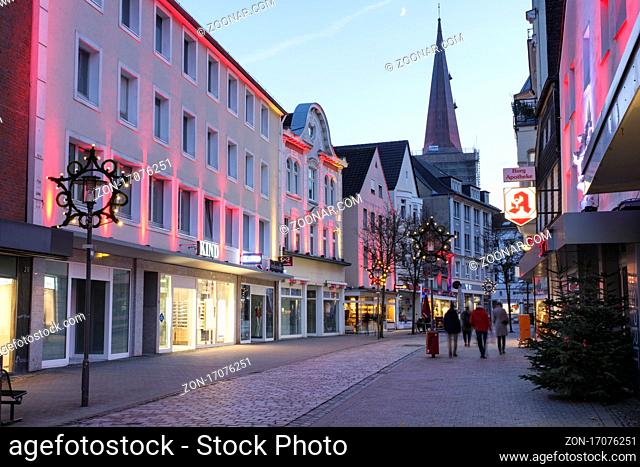 Fussgaengerzone zur Weihnachtszeit, Unna, Nordrhein-Westfalen, Deutschland, Europa