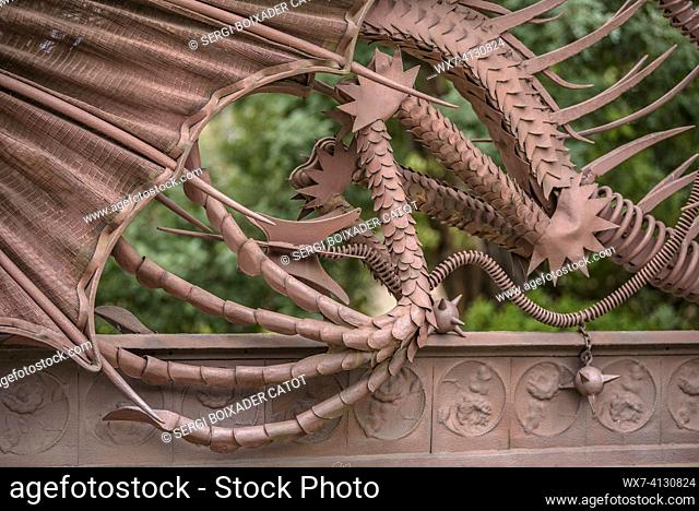 ENG: Detail of the wrought iron fence in the Güell Pavilions, a work by Gaudí, with the dragon that represents the guardian of the Garden of the Hesperides...