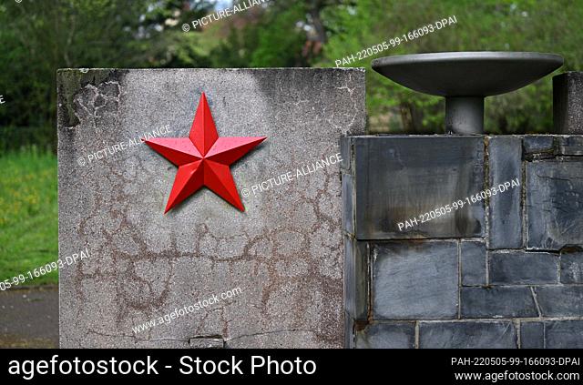 05 May 2022, Thuringia, Weimar: The Soviet Cemetery of Honor in the Park on the Ilm River. It was established in the summer of 1945 for soldiers of the Red Army