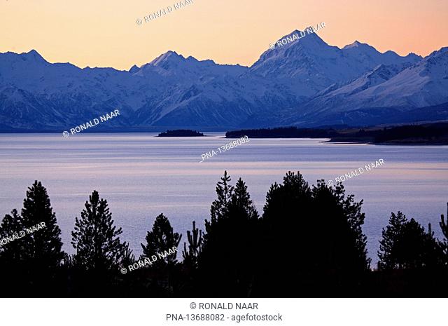 Mount Cook from Lake Pukaki, Southern Alps, New Zealand