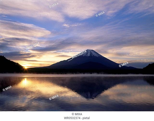 Morning View of Mount Fuji and Lake Shoji, Fujikawaguchiko, Yamanashi, Japan