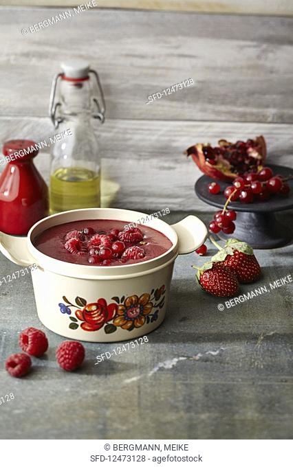 Wrinkle Solver cup of sweet soup: fruit soup with pomegranate seeds and berries