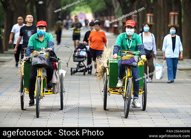 Cleaners ride tricycles along the sidewalk in Beijing, China on 14/09/2021 by Wiktor Dabkowski. - Beijing/Hebei/China