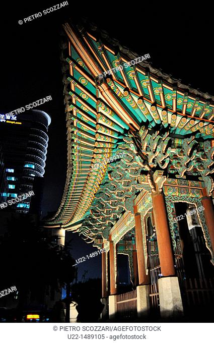 Seoul (South Korea): Bosingak, the large bell pavilion in Jongno that gives Jongno its name (literally ‘bell street’)