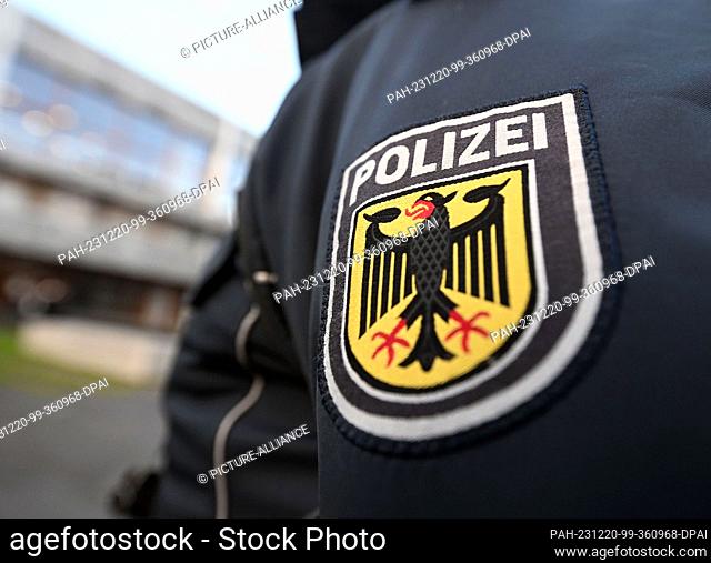 20 December 2023, Baden-Württemberg, Karlsruhe: A federal police officer stands in front of the Federal Constitutional Court