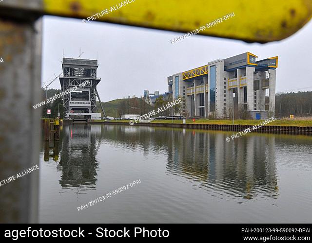 22 January 2020, Brandenburg, Niederfinow: View of the construction site of the new ship lift (r) and the old lift. The trial operation for the new ship lift in...