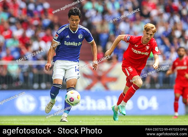 22 July 2023, Nrw, Gelsenkirchen: Soccer: Bundesliga, Test match FC Schalke 04 - Twente Enschede, Schalke's Soichiro Kozuki has the ball at his foot