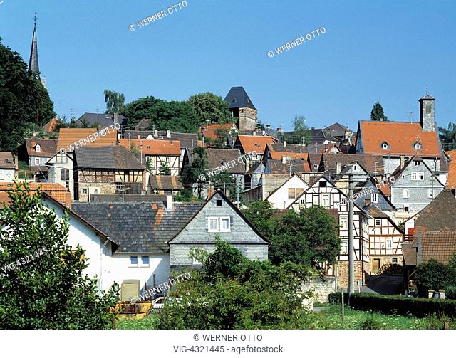 D-Ortenberg (Hessen), Nidder, Wetterau, Hessisches Bergland, Stadtpanorama mit evangelischer Kirche, Obertor, Altem Rathaus und Wohnhaeusern