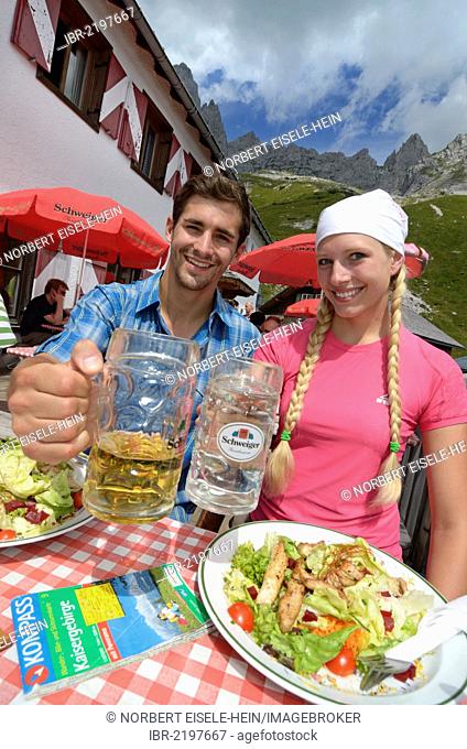 Hikers, a couple taking a break at Gruttenhuette inn, Ellmauer Halt, Wilder Kaiser mountain, Tyrol, Austria, Europe