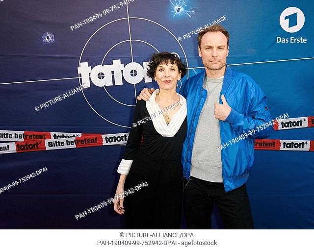09 April 2019, Berlin: The actors Meret Becker and Mark Waschke are on the red carpet for the premiere of the new ARD crime novel ""Der gute Weg""