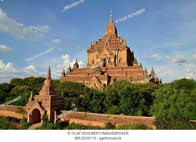 Htilominlo Temple, with over 60 meters the highest building in Bagan from the 13th Century, one of the last great temples built before the fall of the Bagan...