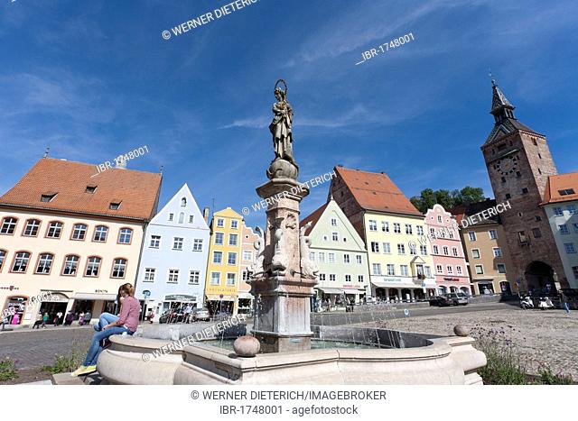 Marienbrunnen fountain in the main square with Schmalzturm tower, Landsberg am Lech, Bavaria, Germany, Europe