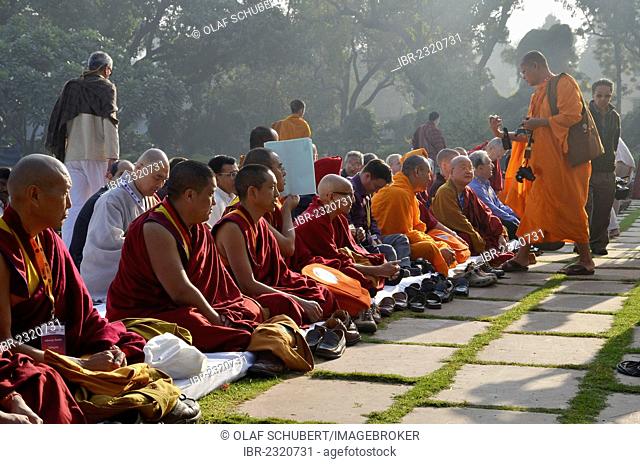 Monks from all Buddhist traditions meeting for a communal prayer with the Dalai Lama, Global Buddhist Congregation 2011, Gandhi Smitri, New Delhi, India, Asia