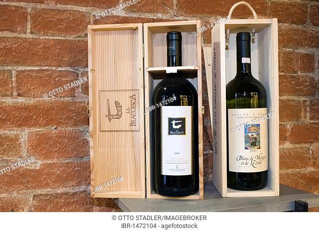 Antinori, Aoste wines in wooden boxes, Enoteca Italiana wine shop, Siena, Tuscany, Italy, Europe