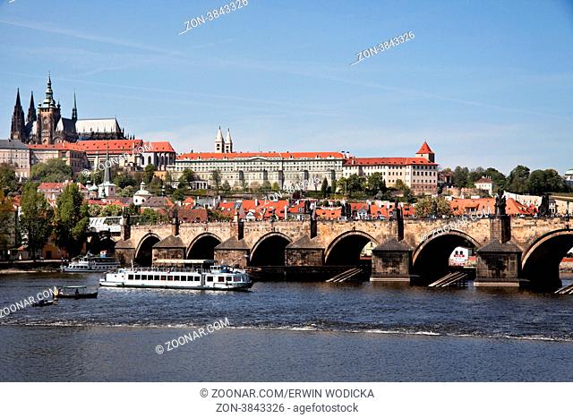 Prag, Karlsbrücke, Prager Burg Hradschin und Moldau