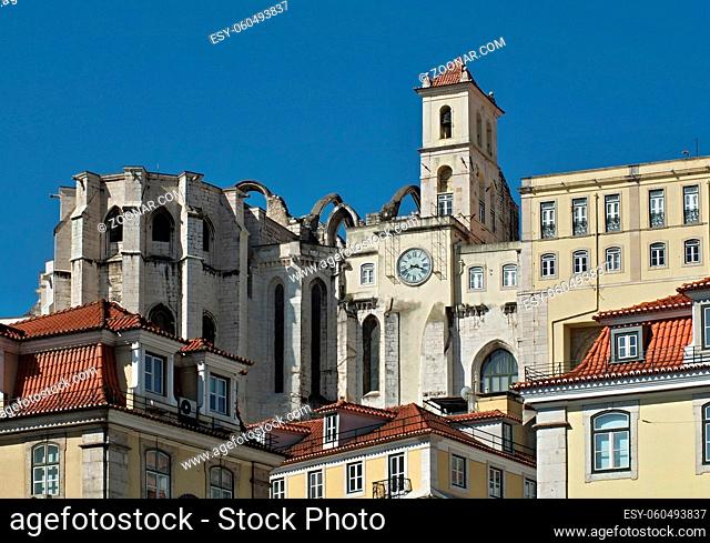 Oberhalb der Altstadt von Lissabon ist dieser interessante historische Kirchenbau zu finden