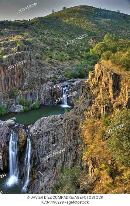 Aljibe Waterfall. Arroyo del Soto. Sierra de Ayllon. Guadalajara province. Castilla-La Mancha. Spain