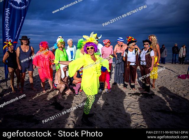 11 November 2023, Mecklenburg-Western Pomerania, Rostock: Before the traditional swim in the Baltic Sea, members of the Rostock Seal Ice Bathing Club warm up on...