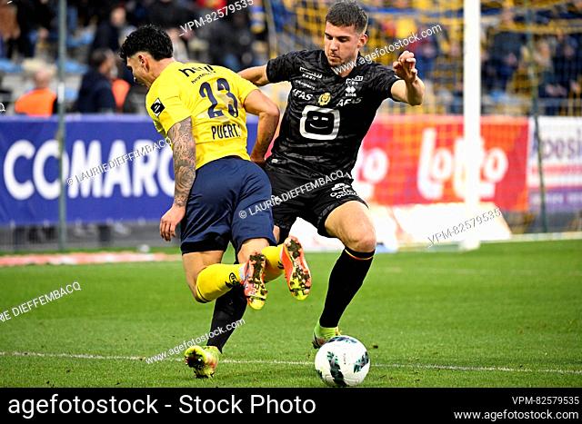 Union's Cameron Puertas Castro and Mechelen's Jordi Vanlerberghe pictured in action during a soccer match between Royale Union Saint-Gilloise and KV Mechelen