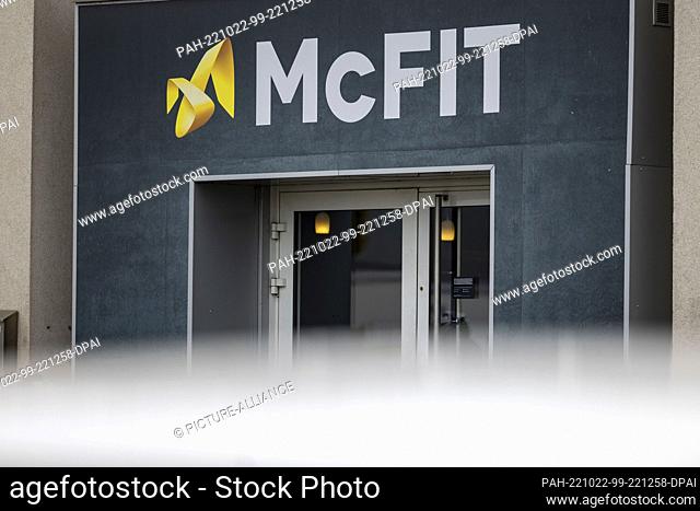 22 October 2022, North Rhine-Westphalia, Duisburg: Entrance area of a McFit fitness studio. Photo: Christoph Reichwein/dpa