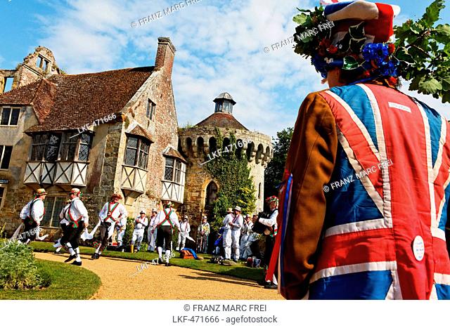 Morris dancers, Folk dancers, Lamberhurst, Kent, England, Great Britain