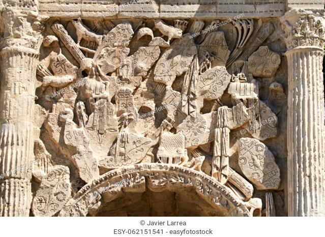 Arc de Triomphe, Orange, Vaucluse, Provence-Alpes-Côte d’Azur, France, Europe The Arc de Triomphe in Orange, Vaucluse, is a Roman triumphal arch that dates back...
