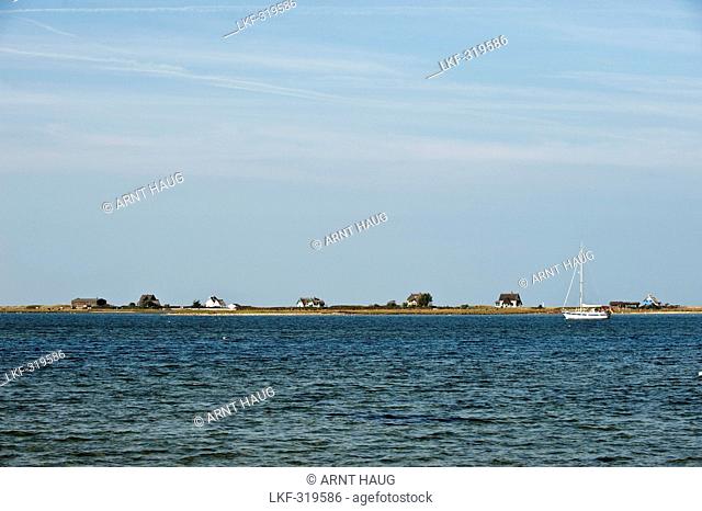 Houses at the beach along Graswarder peninsula, Heiligenhafen, Schleswig-Holstein, Germany