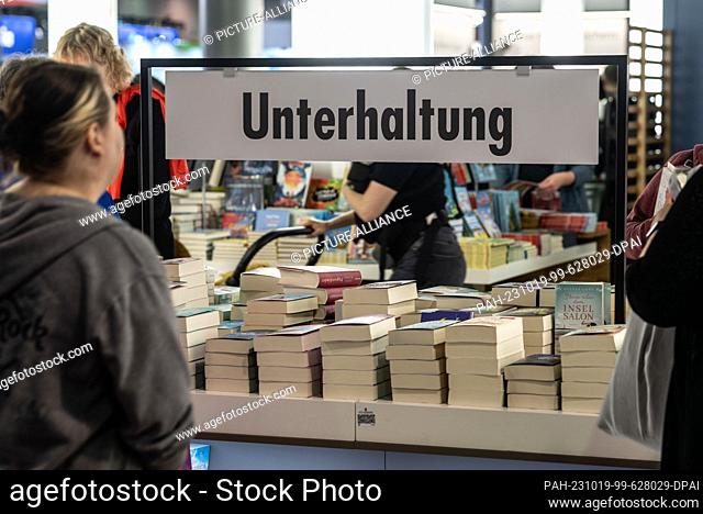 19 October 2023, Hesse, Frankfurt/Main: ""Entertainment"" as a generic term stands above the books displayed at a booth at the 75th Frankfurt Book Fair