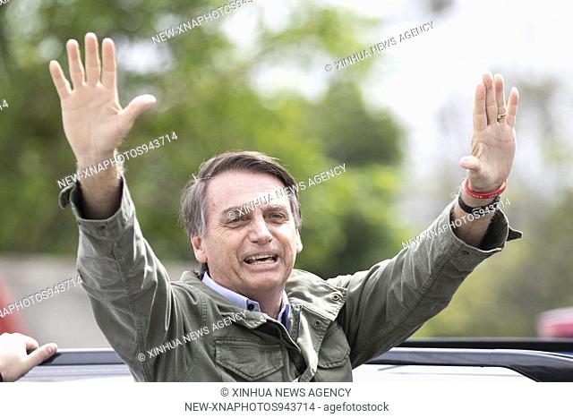 (181028) -- RIO DE JANEIRO, Oct. 28, 2018 (Xinhua) -- Presidential candidate Jair Bolsonaro waves to his supporters as he leaves a polling station in Rio de...