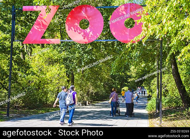 Road to the zoo. Plac Zabaw w Parku Praskim - Park Praski. Warsaw, Poland, Europe