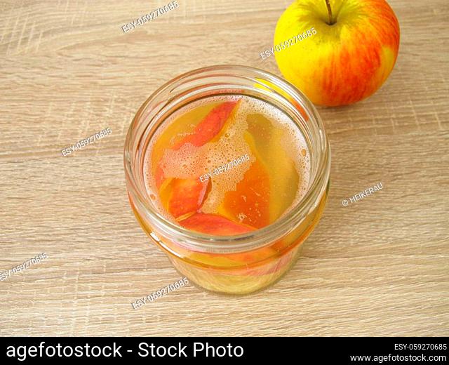 Preperation of homemade apple cider vinegar from apple scraps in a jar