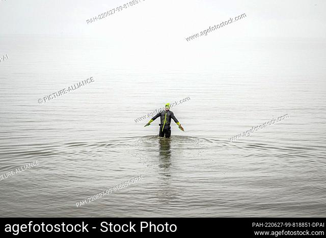 27 June 2022, Lower Saxony, Greetsiel: Frank Feldhus is at the East Frisian Ley Bay in the North Sea. He swims to seven islands and back in seven days