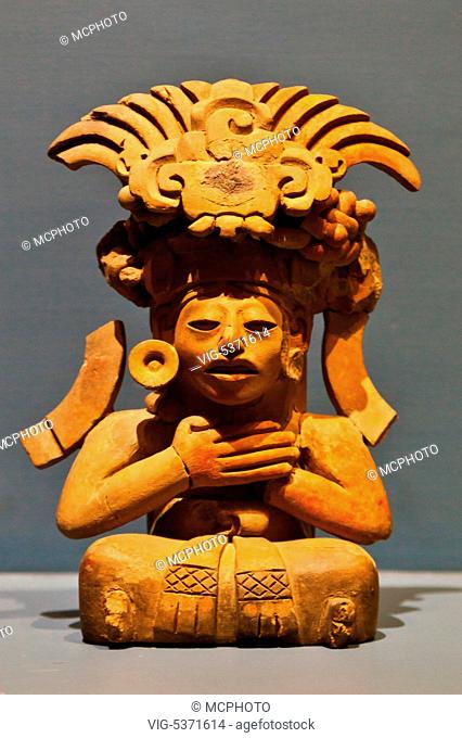 Sculpture of ZAPOTEC ROYALTY found in a tomb at MONTE ALBAN which dates back to 500 BC - OAXACA, MEXICO - Mexico, 15/12/2015