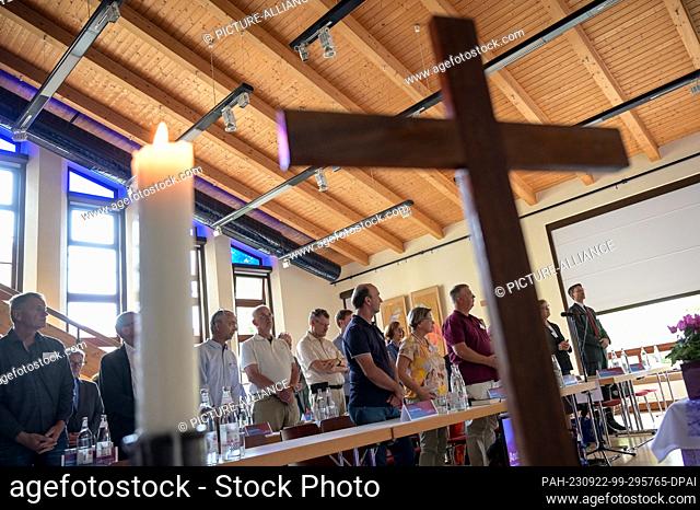 22 September 2023, Saxony-Anhalt, Dessau-Roßlau: The synod members of the regional synod of the Evangelical Regional Church of Anhalt during the devotion