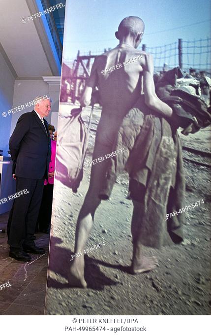 Premier of Bavaria Horst Seehofer (CSU) visits the touring exhibition of the foundation 'Remembrance, Responsibility and Future' titled 'Forced labor