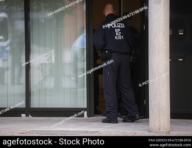 23 September 2020, Lower Saxony, Garbsen: Federal police officers are standing in front of an office building in the Hannover region during a raid