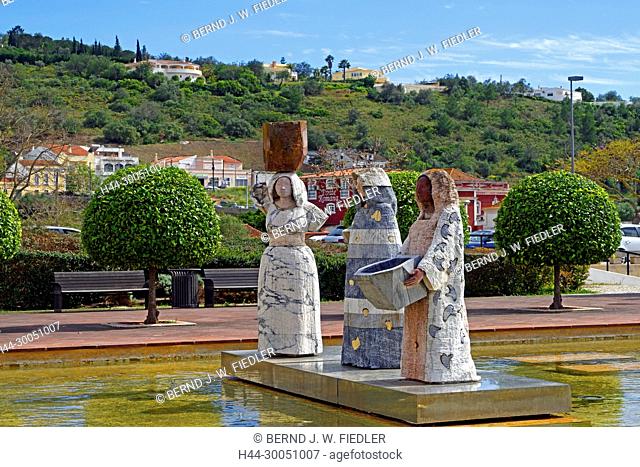 Praça Al-Mutamid Ibn Abbad, water washbasins, figures, Silves Portugal