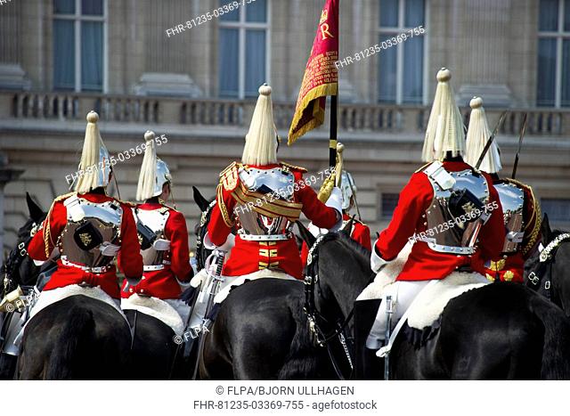 Household Cavalry mounted troopers in ceremonial uniforms, 'Changing of the Guard' outside palace, Buckingham Palace, City of Westminster, London, England