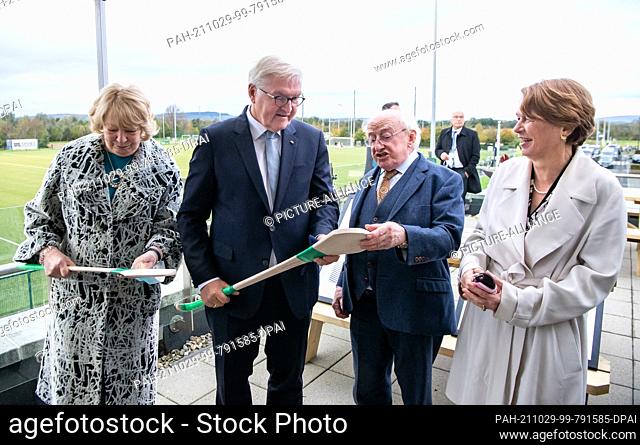 29 October 2021, Ireland, Limerick: Federal President Frank-Walter Steinmeier (2nd from left) and his wife Elke Büdenbender (r) visit the University of Limerick...