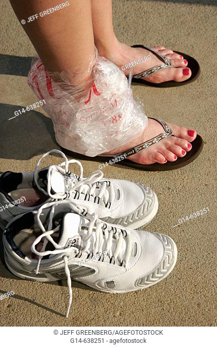 Alabama, Dothan, Westgate Tennis Center, , female pro player ankle, ice pack, injury, swelling