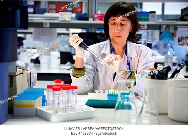 Laboratory technician using micropipette, Neuroscience lab, Research in neuromuscular disorders, neurodegenerative diseases, parkinson