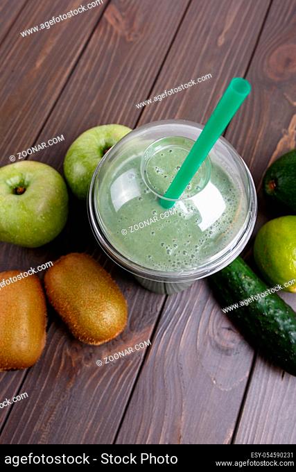 smoothies with apples, kiwi, lime, cucumber and avocado
