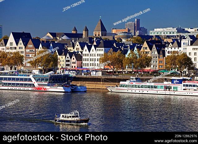 Rhein mit Schiffen und dem Fischmarkt, Koeln, Rheinland, Nordrhein-Westfalen, Deutschland, Europa