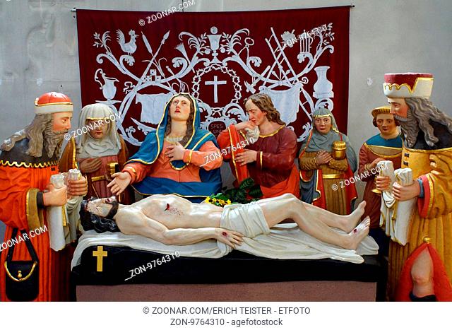 Grablege Christi in der Sankt Salvator Basilika, im Hintergrund ein Hungertuch oder Fastentuch, Prüm, Rheinland-Pfalz, Deutschland