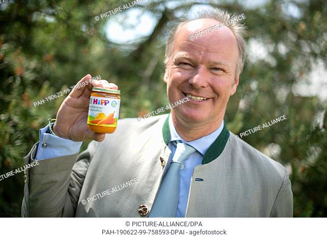 04 June 2019, Bavaria, Pfaffenhofen: Stefan Hipp, Managing Director of Hipp Holding, holds the first Hipp jar of baby food from 1960 in his hand