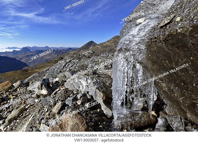 Detail of thawing of snowy huaytapallana. Huancayo, Perú