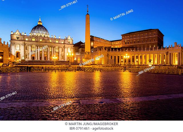 St. Peter's Basilica, Basilica di San Pietro, with Obelisk, Vatican Palace with the colonnades by Bernini, St. Peter's Square, Vatican City, Vatican, Rome