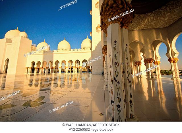 Courtyard of Sheikh Zayed Mosque, Grand Mosque, Abu Dhabi, UAE