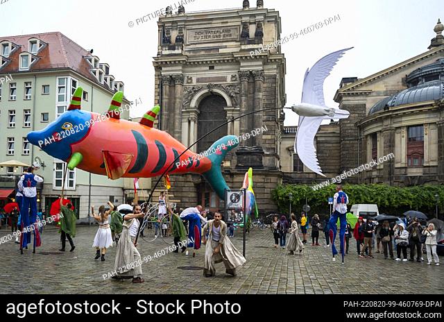 20 August 2022, Saxony, Dresden: The theater group V.O.S.A. from Prague parades through Dresden's city center with its colorful figures and various devices...