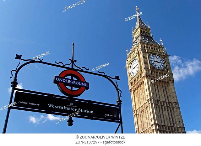 Blick auf den Big Ben von der Westminster Station am Tag / View to Big Ben from Westminster Station